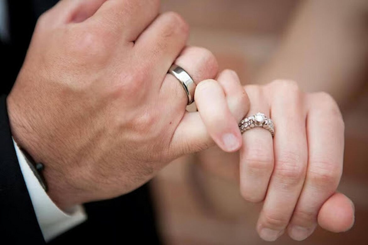 Why Beverley Hills Jewellers London Is Popular for Engagement Rings