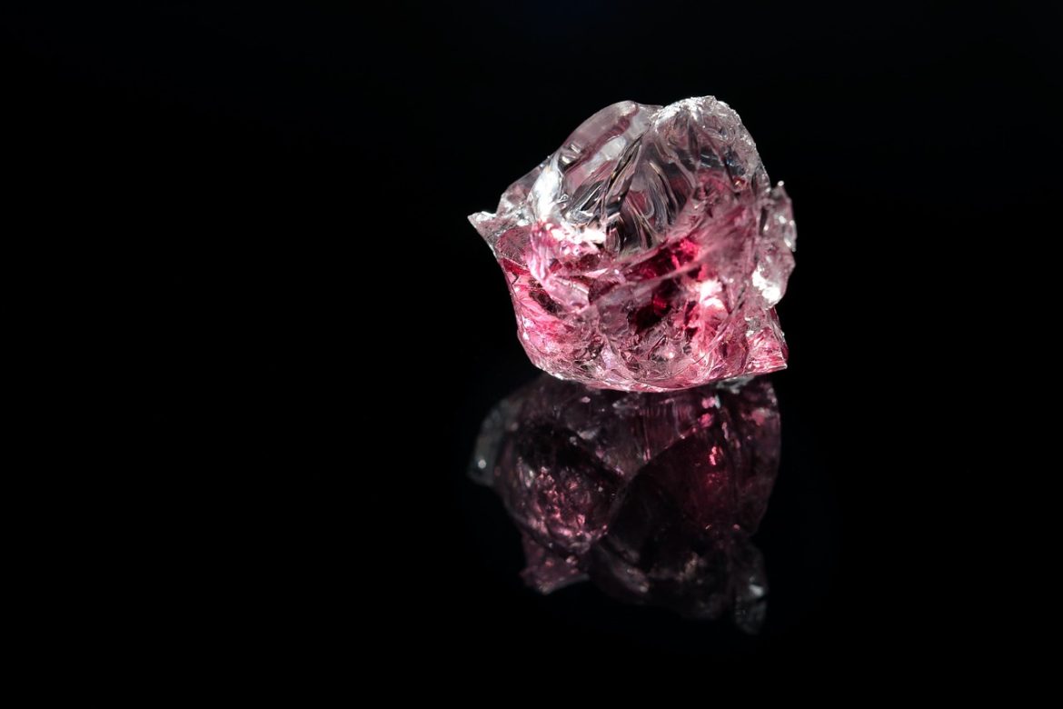 3 Things Everyone Knows About Pink Diamonds That You Don’t